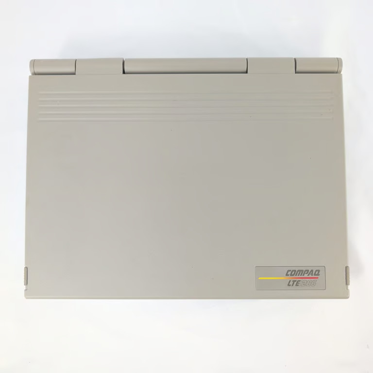 Compaq LTE 286 Vintage Laptop Computer 117397-001 Retro For Parts or Repair