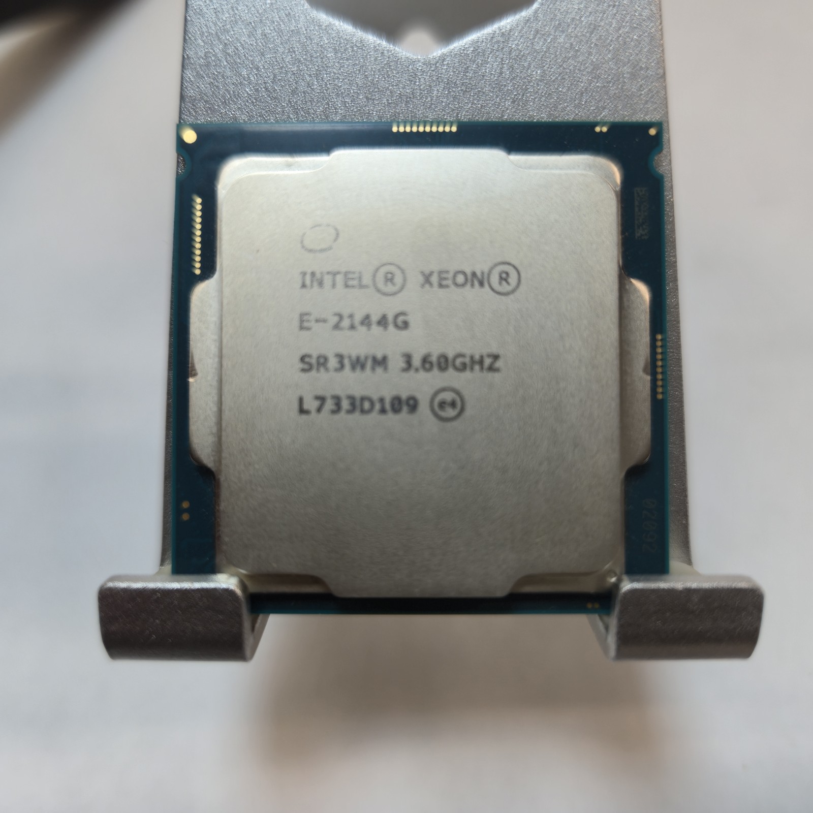 Intel Xeon E-2144G SR3WM 3.60GHz 4-Core LGA1151 8MB CPU Processor