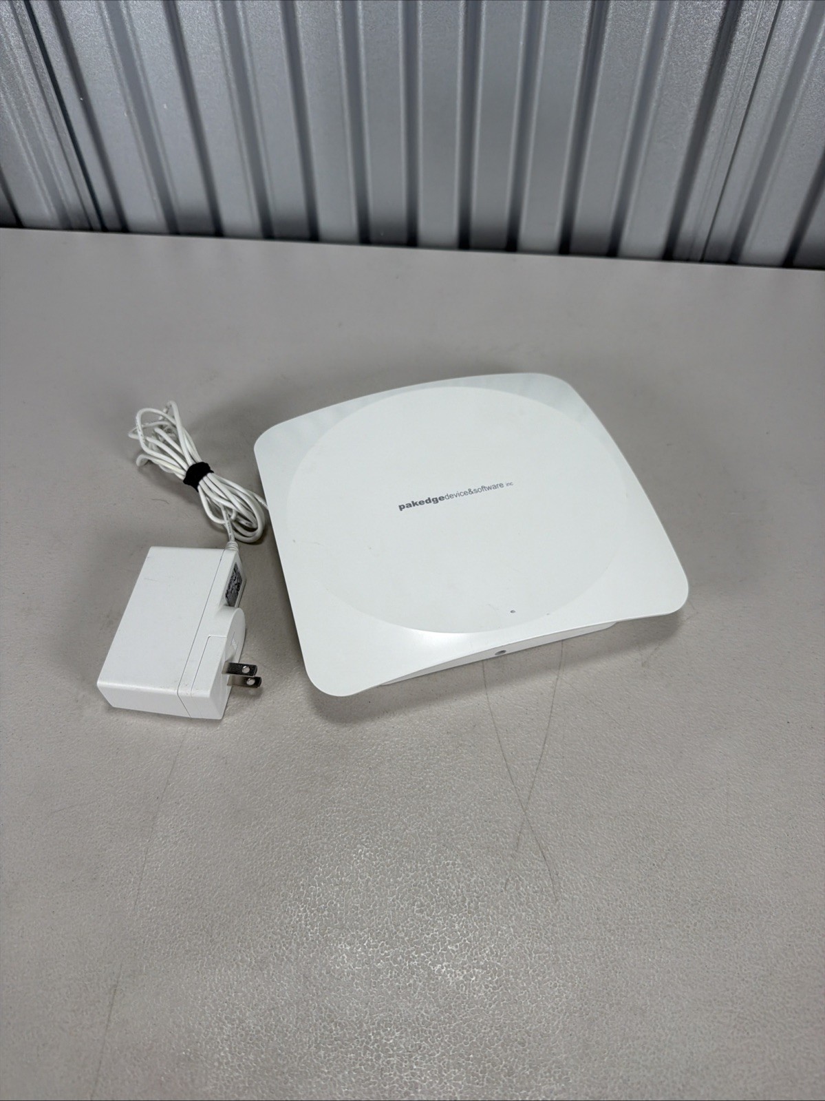 Pakedge WK-1 Indoor Wireless Access Point Dual Band White w/ AC Adapter