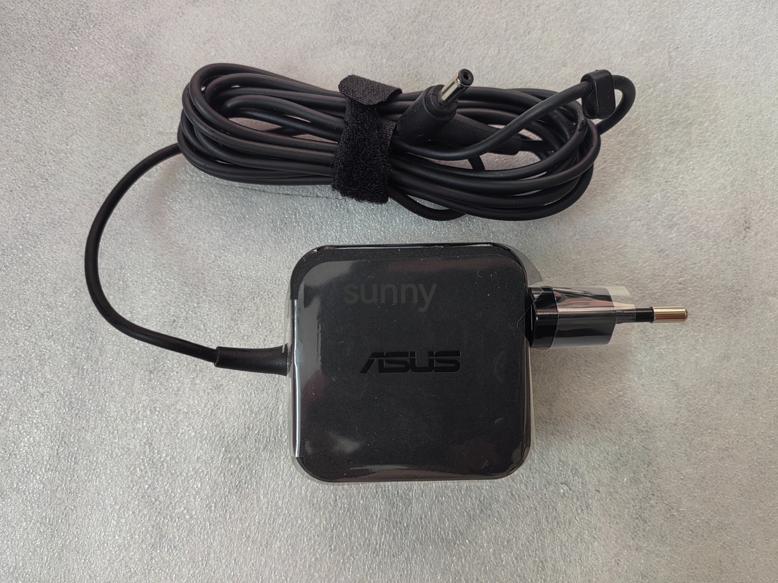 W16-045N3B For ASUS ZenBook UX430UA-DB71-BL 19V 2.37A 4.0mm 45W AC Adapter OEM