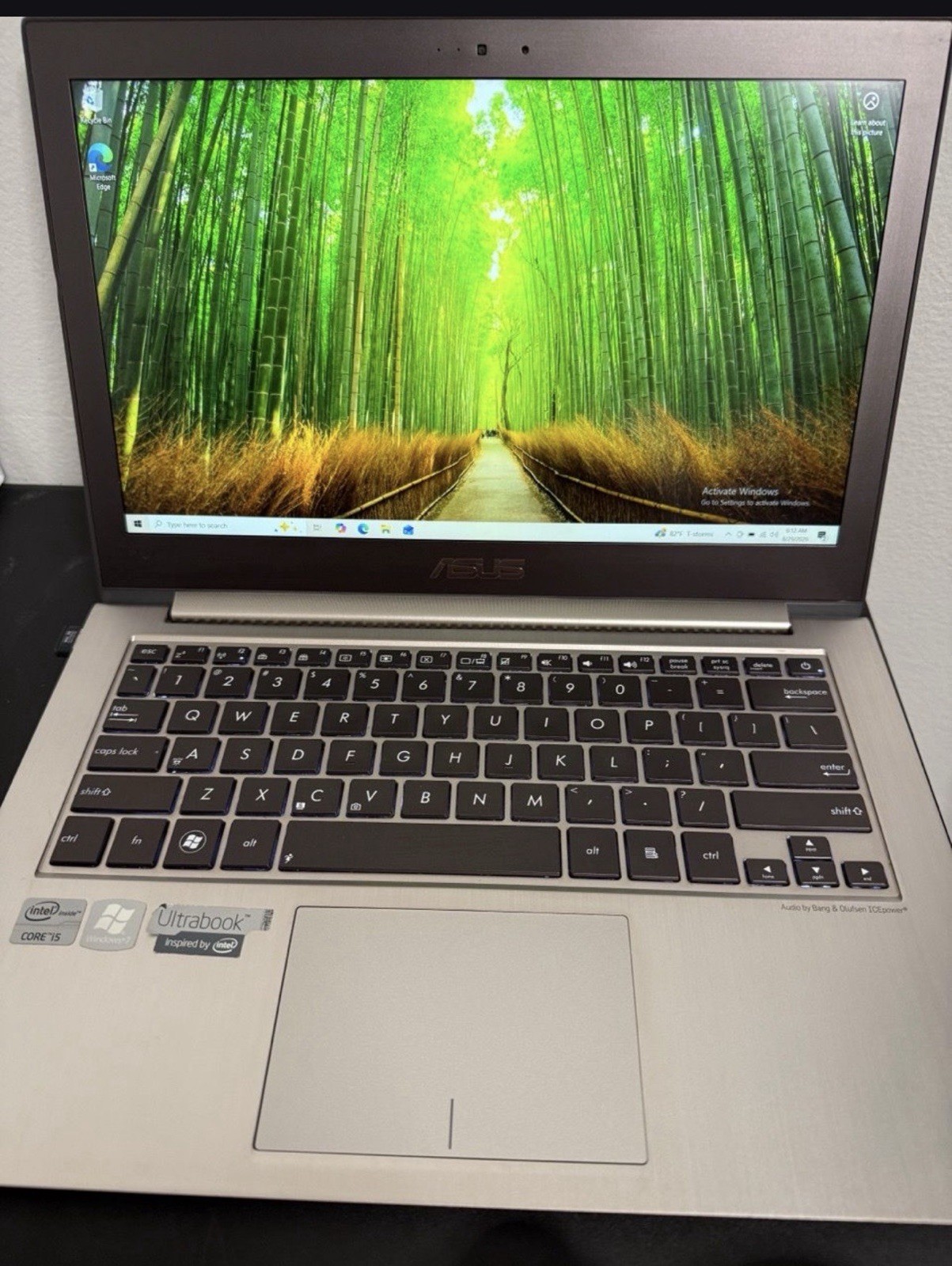 ASUS ZenBook UX31A 13.3” Intel Core i5 4GB RAM 128GB SSD + Charger & Mouse