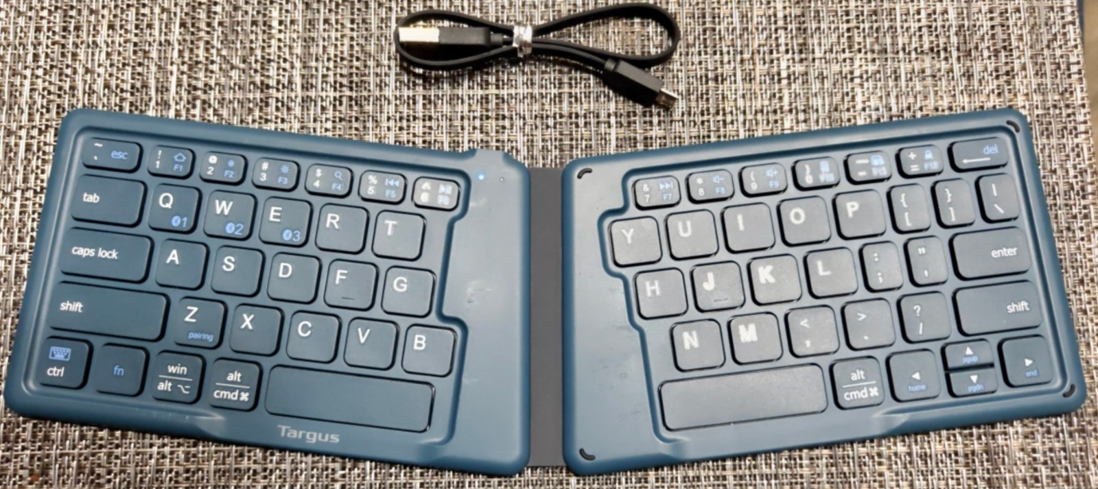 Targus Foldable Bluetooth Wireless Keyboard Blue Portable Split Ergonomic Tested