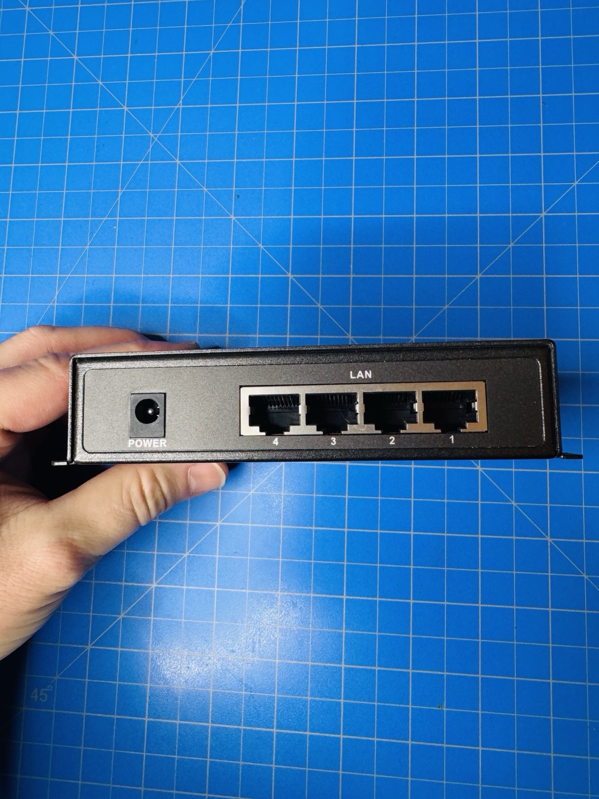 BV 4 Port PoE 10/100 Wall Mount Switch BV-SW541E