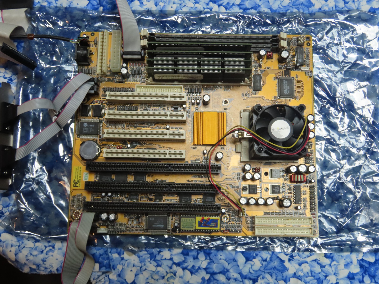 Vintage PC Chips M571 Socket 7 Motherboard V3.2A K6500 CPU 384MB EDO DRAM cables