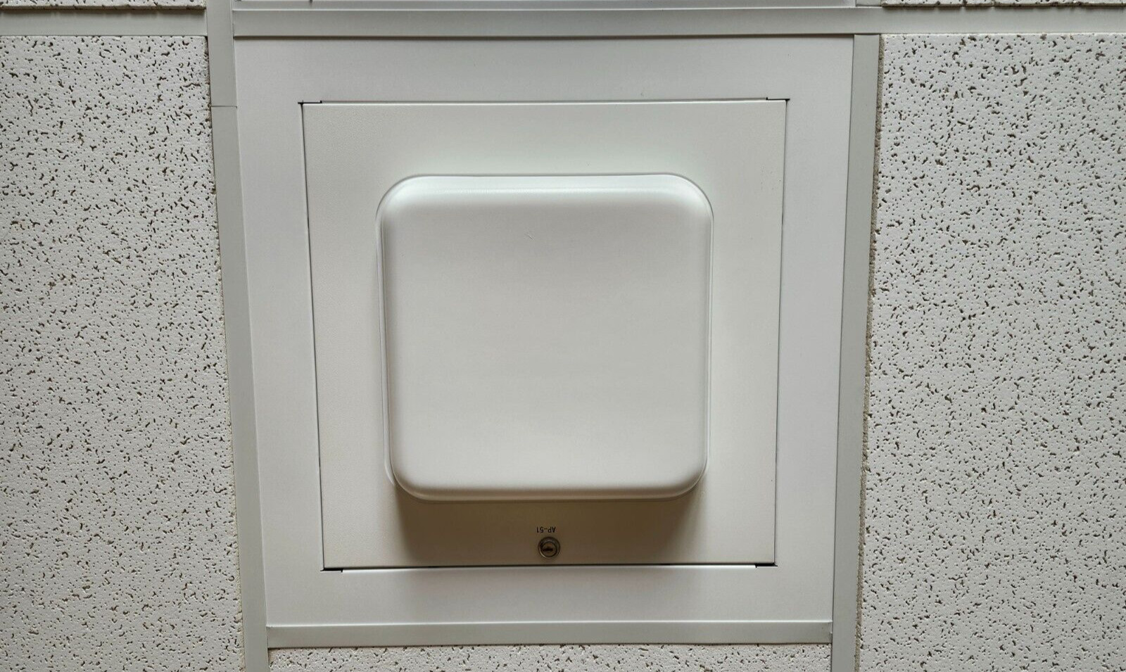 Oberon 1047-LPDOME-T-XCI Wireless Access Point Ceiling Mount Enclosure, NEW