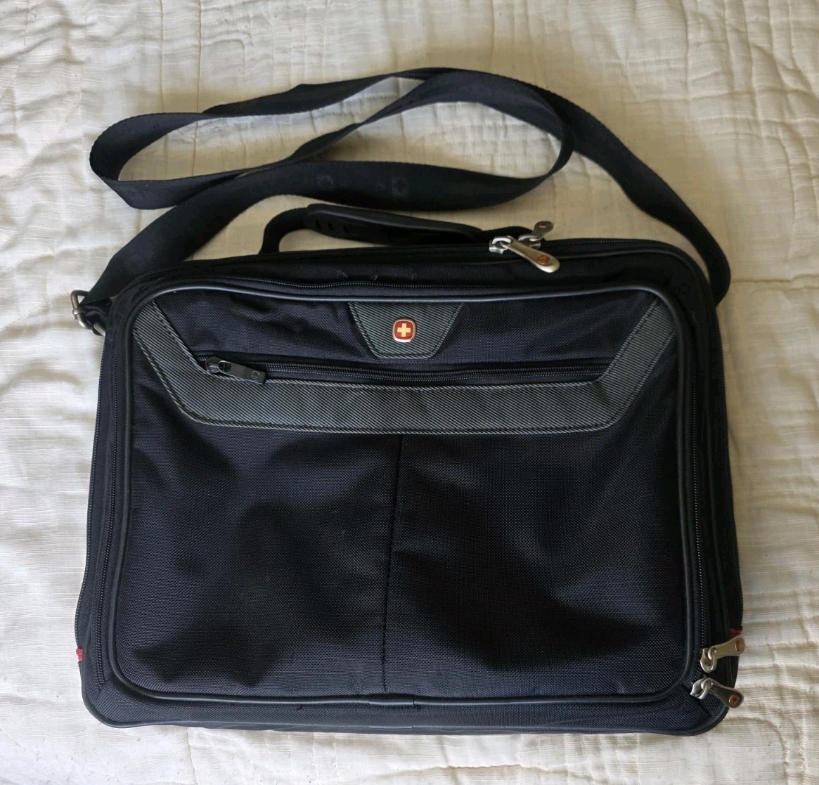 Victorinox Wenger Swiss Army Gear 13" Laptop Bag Messenger PRE-LOVED