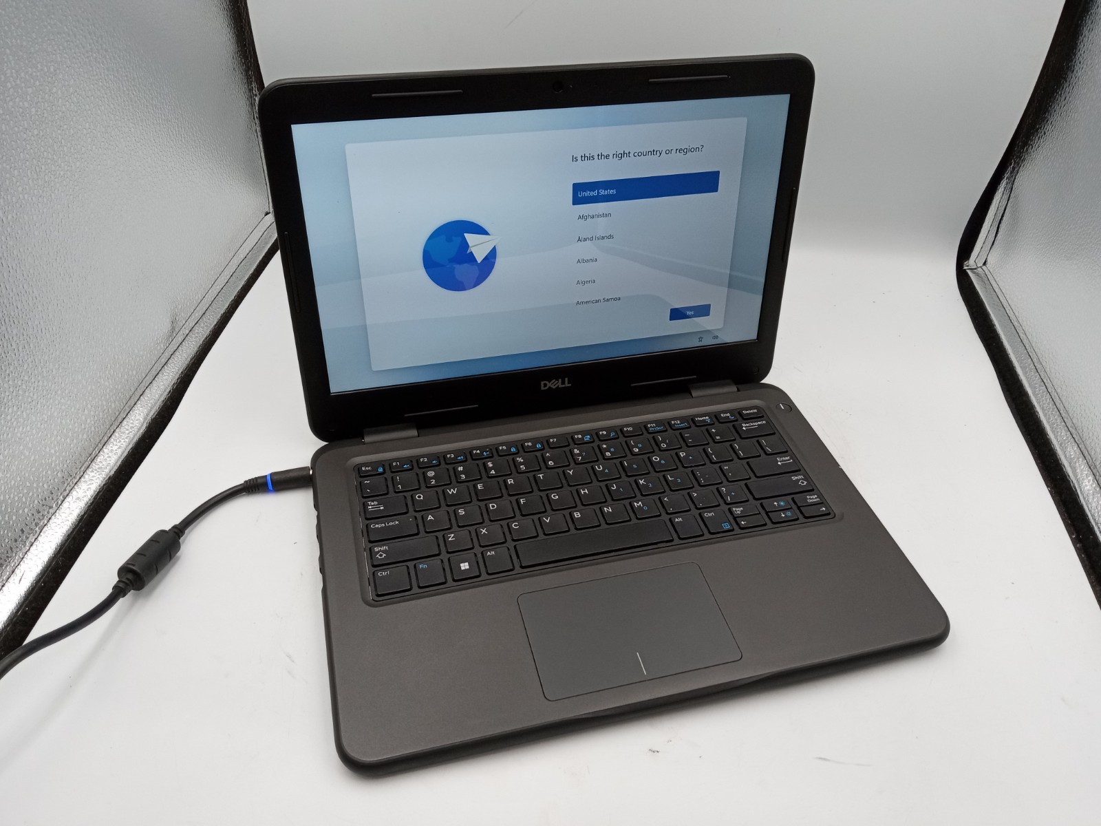 Dell Latitude 3310 13" Touchscreen Intel i5-8265U 4GB 128GB Windows 11 -READ -RR