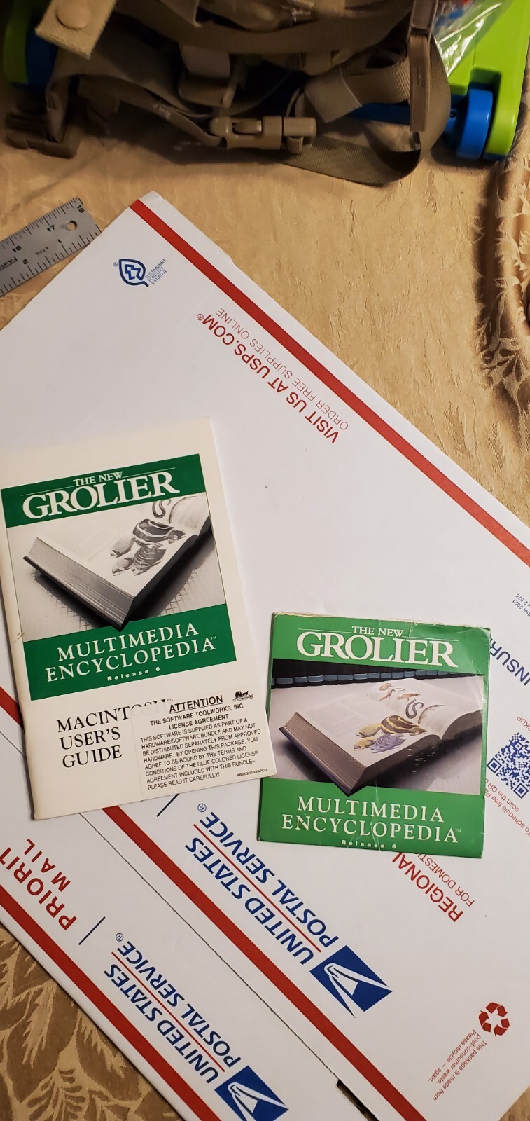 VTG. New Grolier Multimedia Encyclopedia Software Release 6 Vtg 1993 W/Manual.