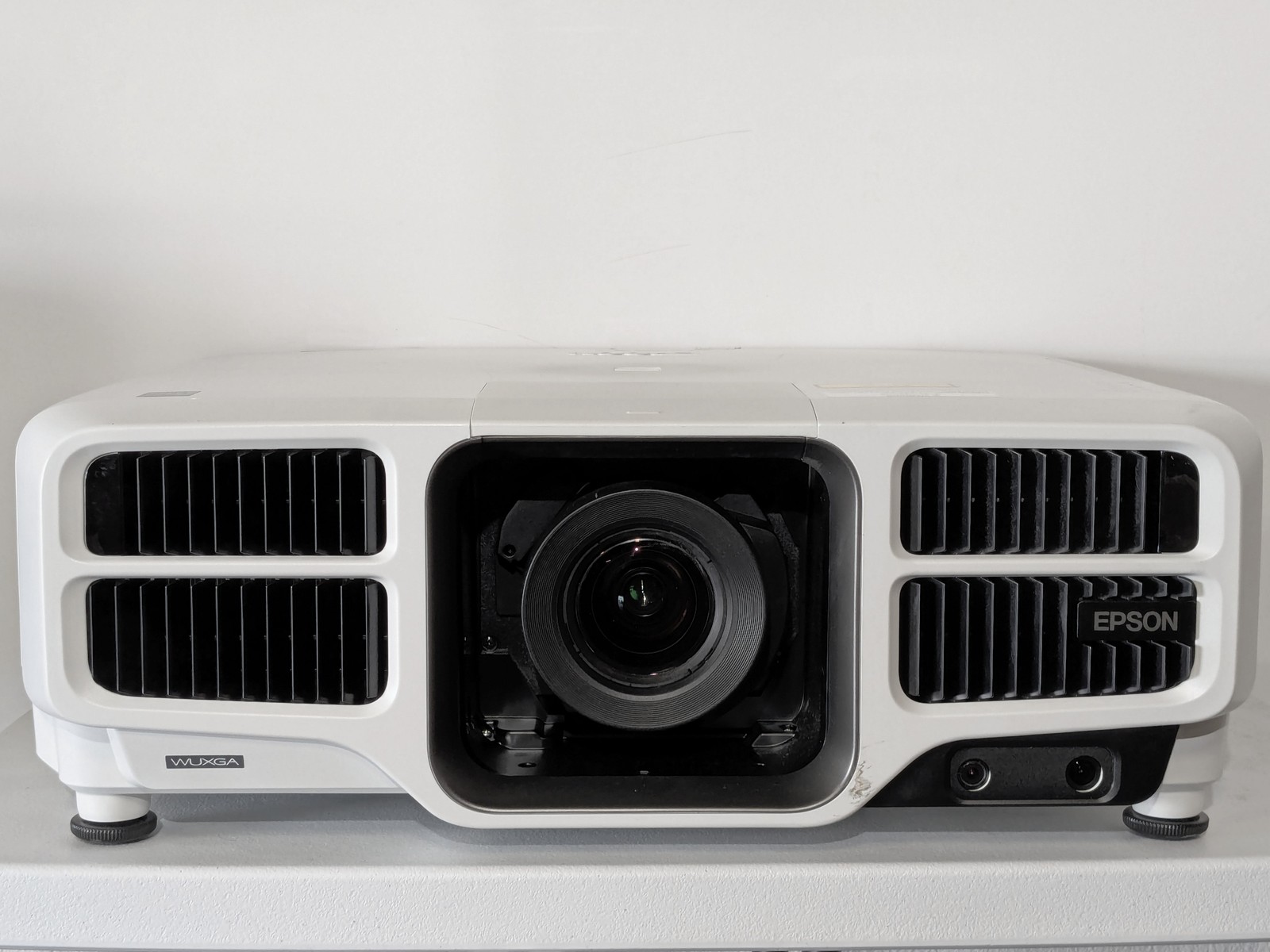 Laser Projector 4K Epson Pro L1200U Lumens 6510 Hours SN: X2X2940074L **READ**