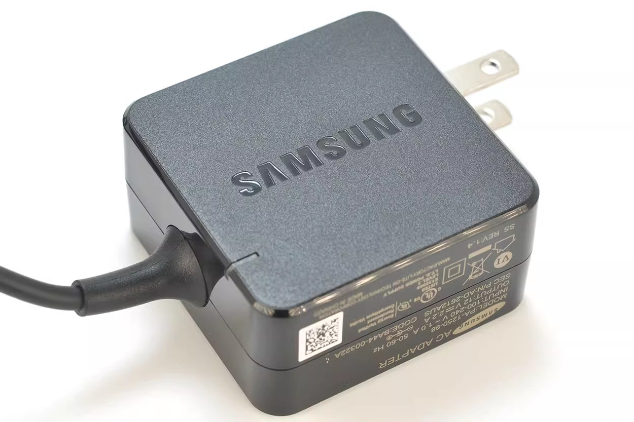 Genuine Samsung 26W 12V 2.2A Chromebook Charger 11.6" PA-1250-98 AC Adapter