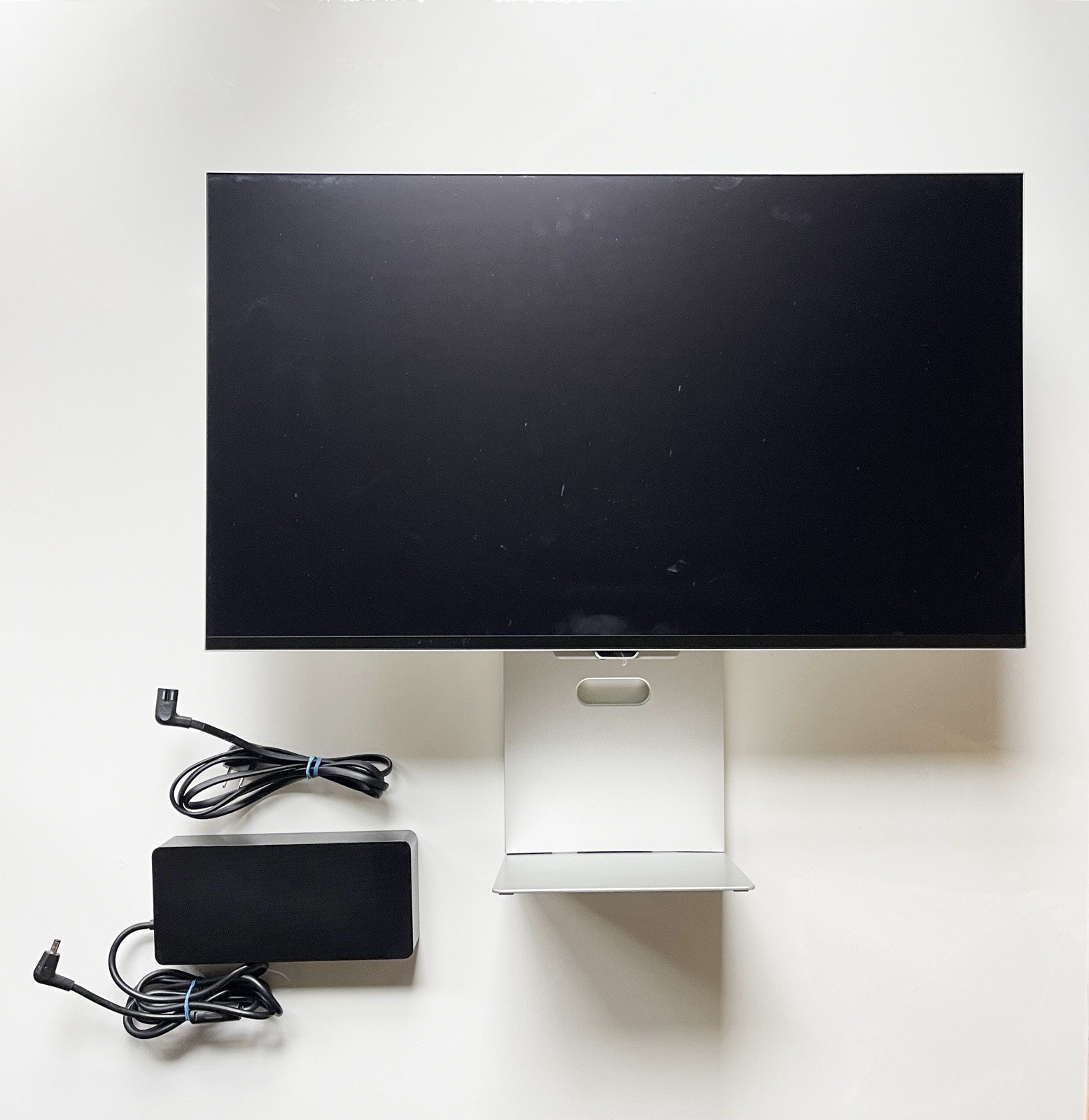 Samsung ViewFinity S9 27” 5K Monitor – IPS (For Parts/Repair) with Power