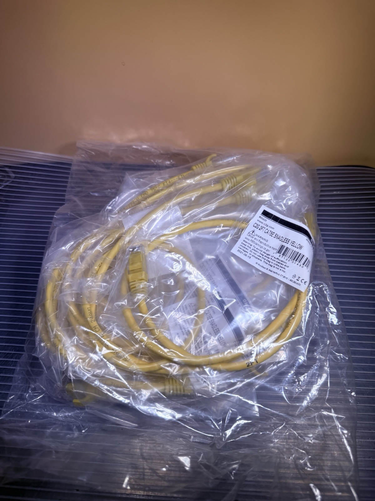 10 CABLES TO GO CTG 2ft Cat5e 350MHz Snagless Molded Patch Cable RJ45 M/M YELLOW