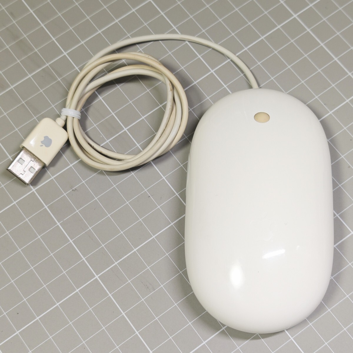 Early Model Apple Mighty Mouse A1152 Wired Mouse