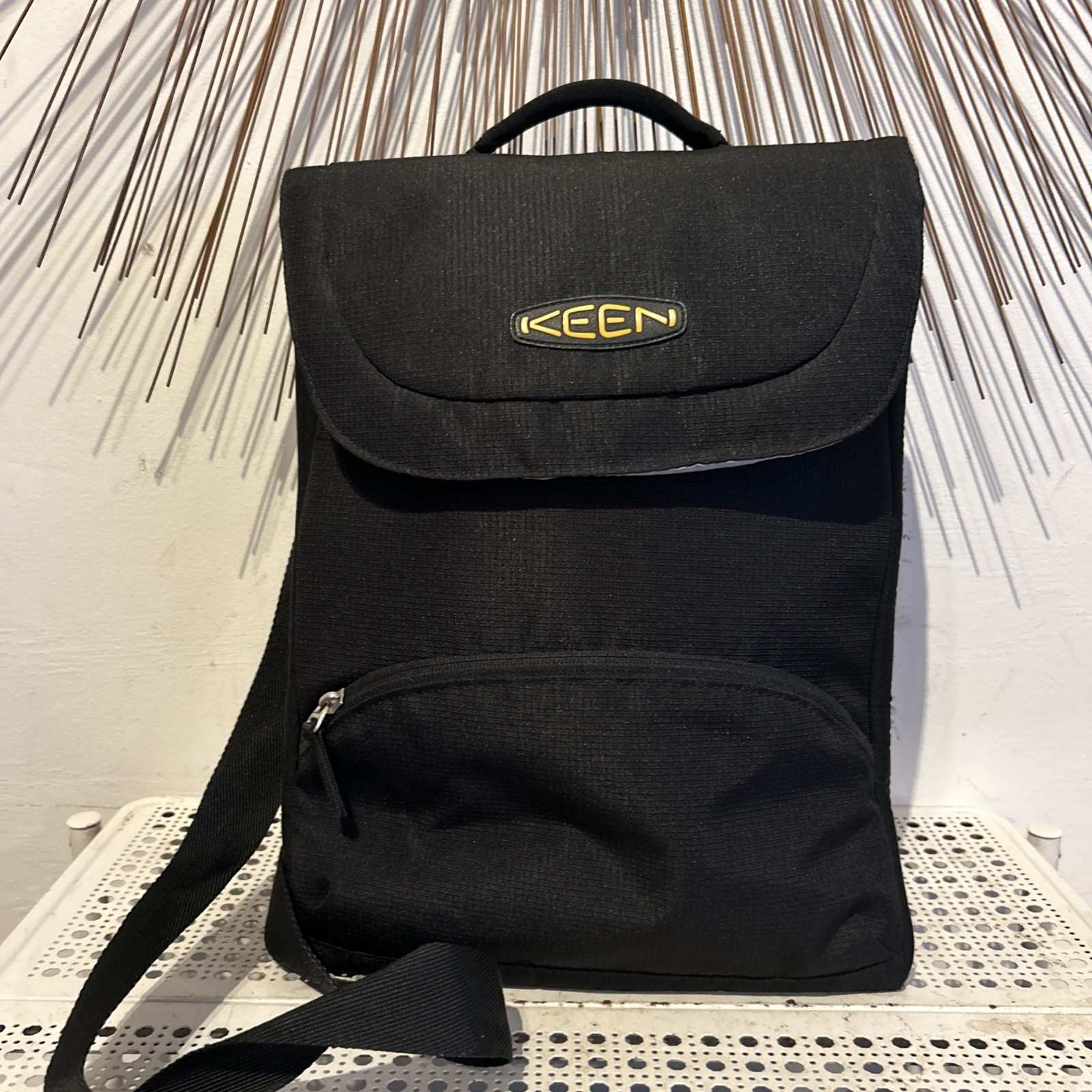 KEEN Hybridthink Transport Commuter Messenger Compact Crossbody For Tablets