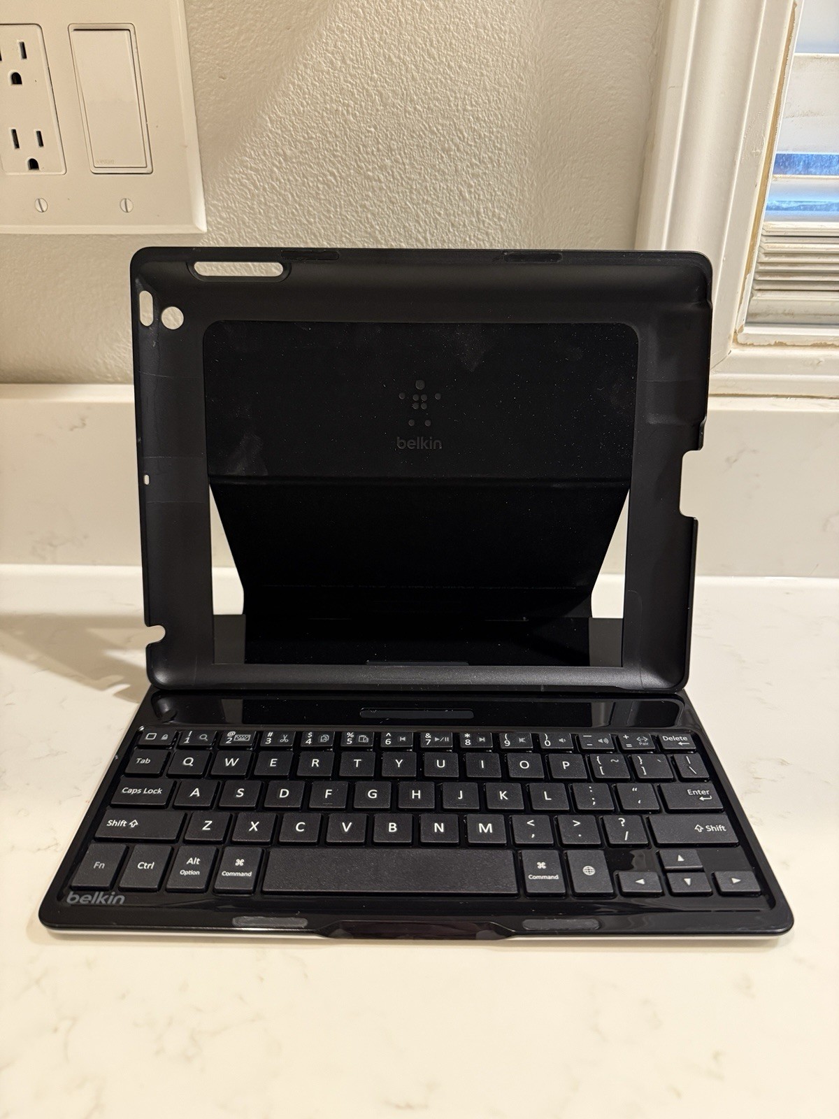 Belkin QODE Ultimate Keyboard Case for iPad (4th & 3rd gen) and iPad 2 F5L149