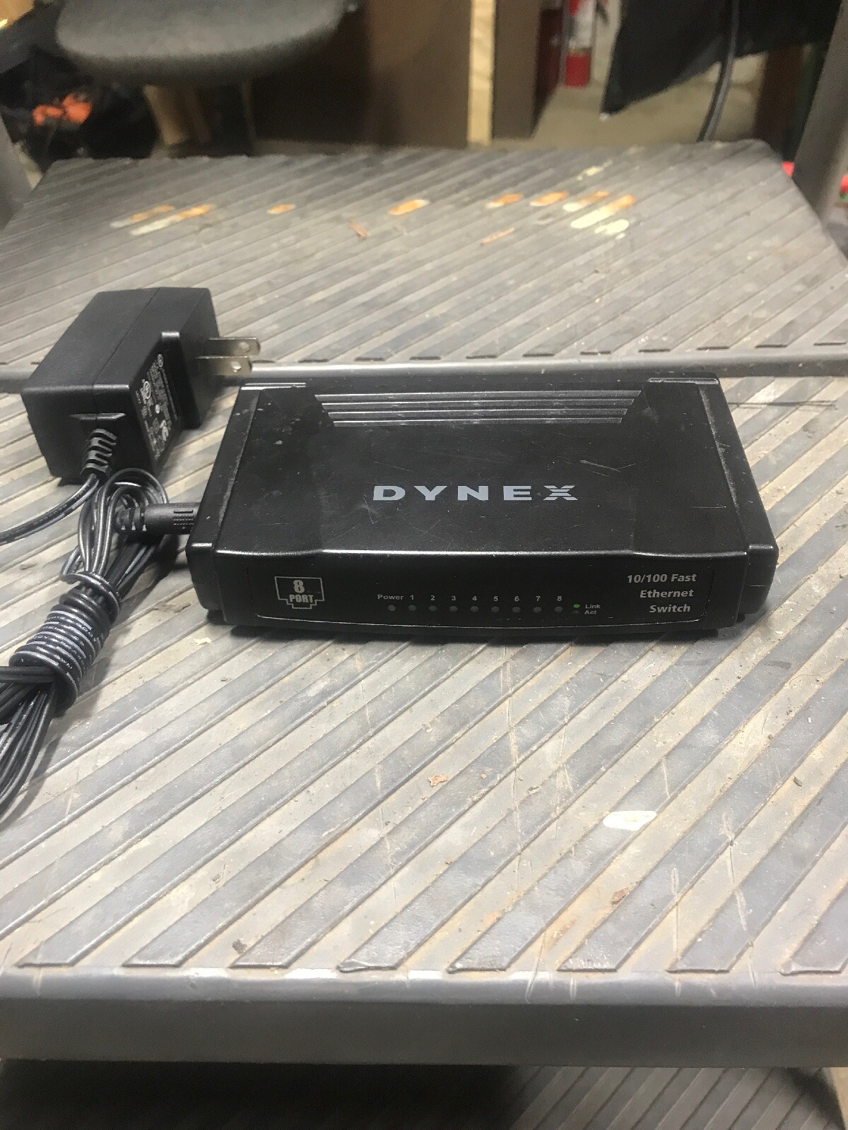 DYNEX DX-ESW8 VERS: 2.0 - 10/100M FAST ETHERNET SWITCH