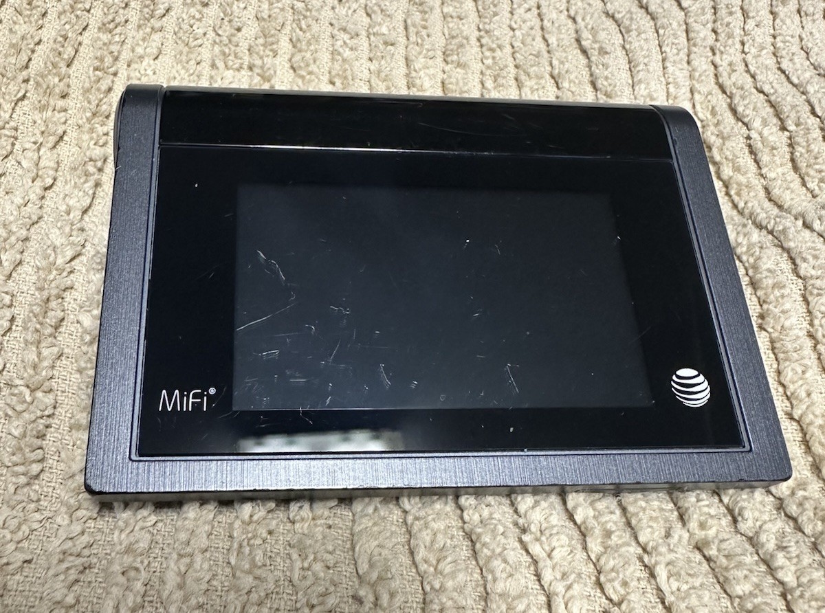 Novatel Wireless MiFi 2 Liberate 5792 AT&T Mobile Hotspot Used No Charger
