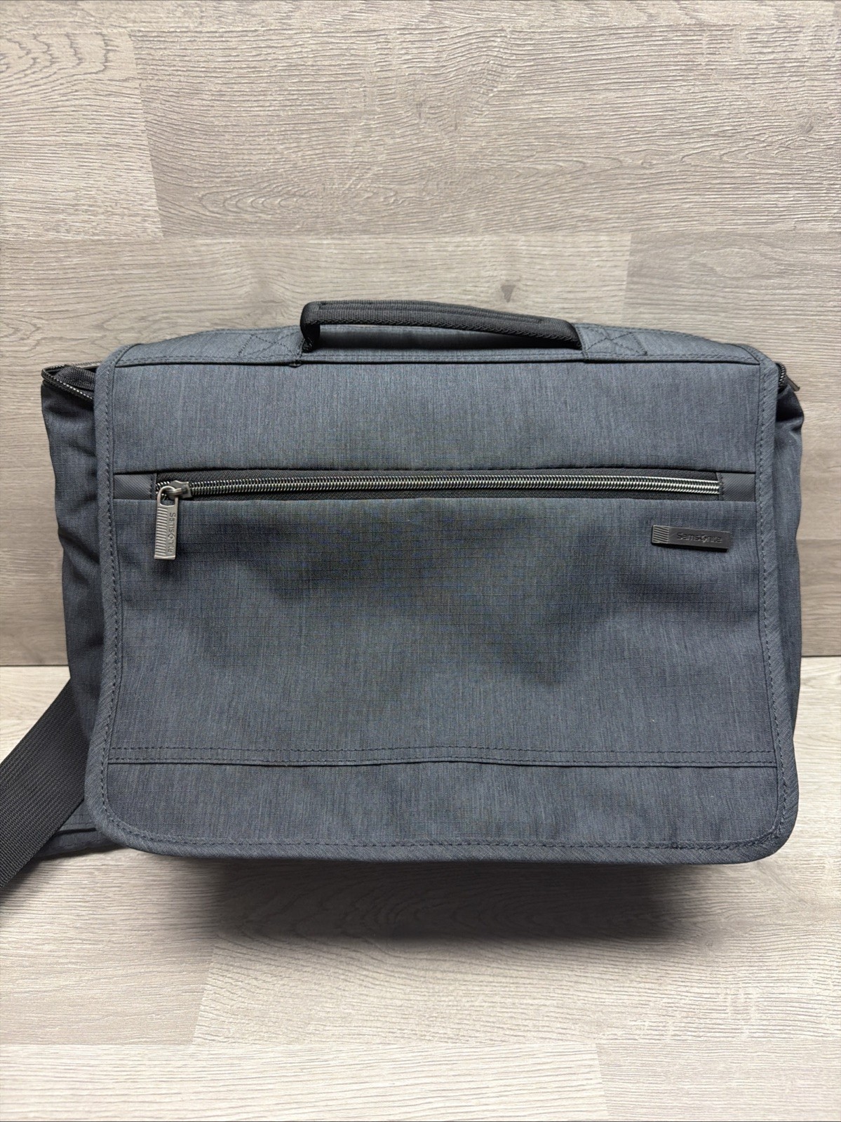Samsonite Modern Utility Messenger Bag Laptop, Black Sleek Design Dividers