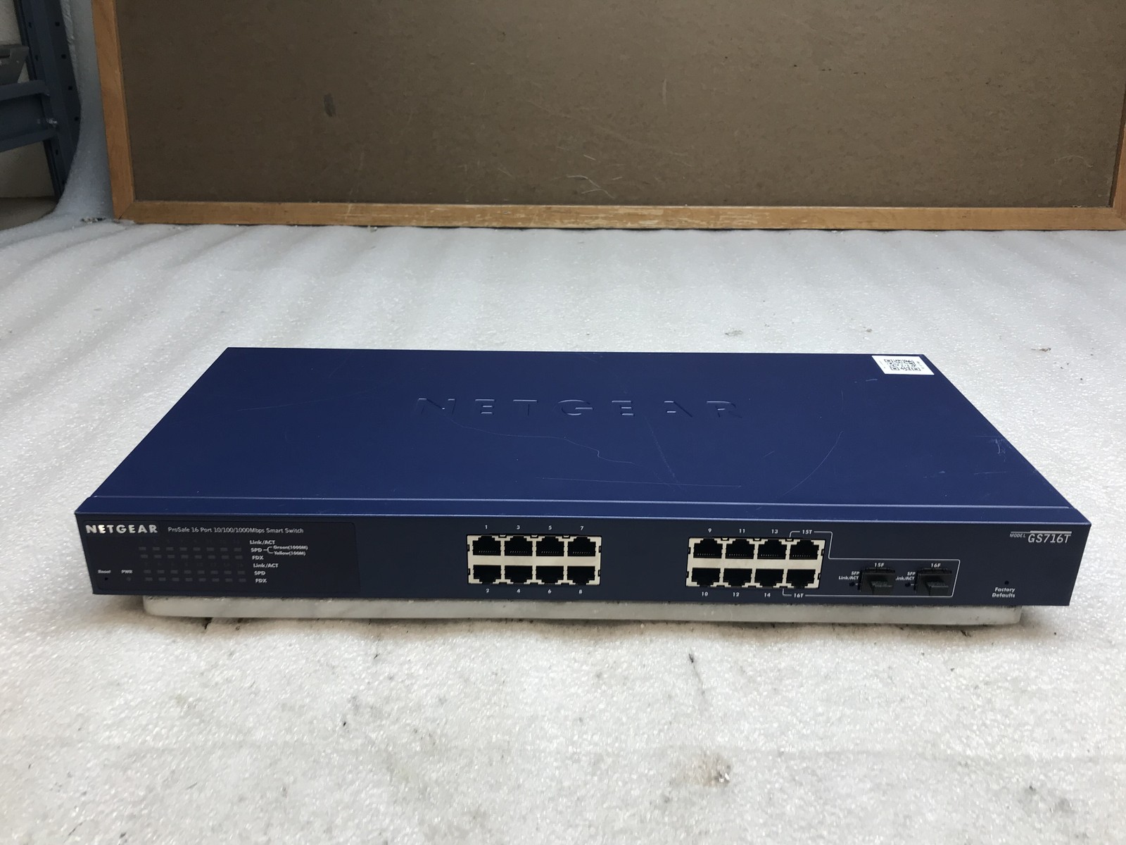 Netgear ProSafe GS716T v2 16-Port 10/100/1000 Mbps Gigabit Smart Switch