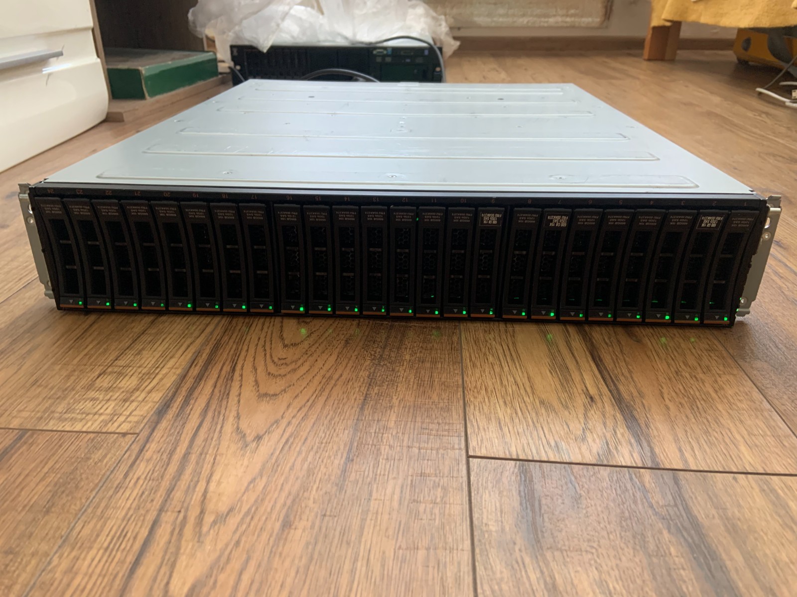 IBM Storwize V3700 6099-24C — Complete Dual Control Enclosure 24x 600GB 15K RPM 