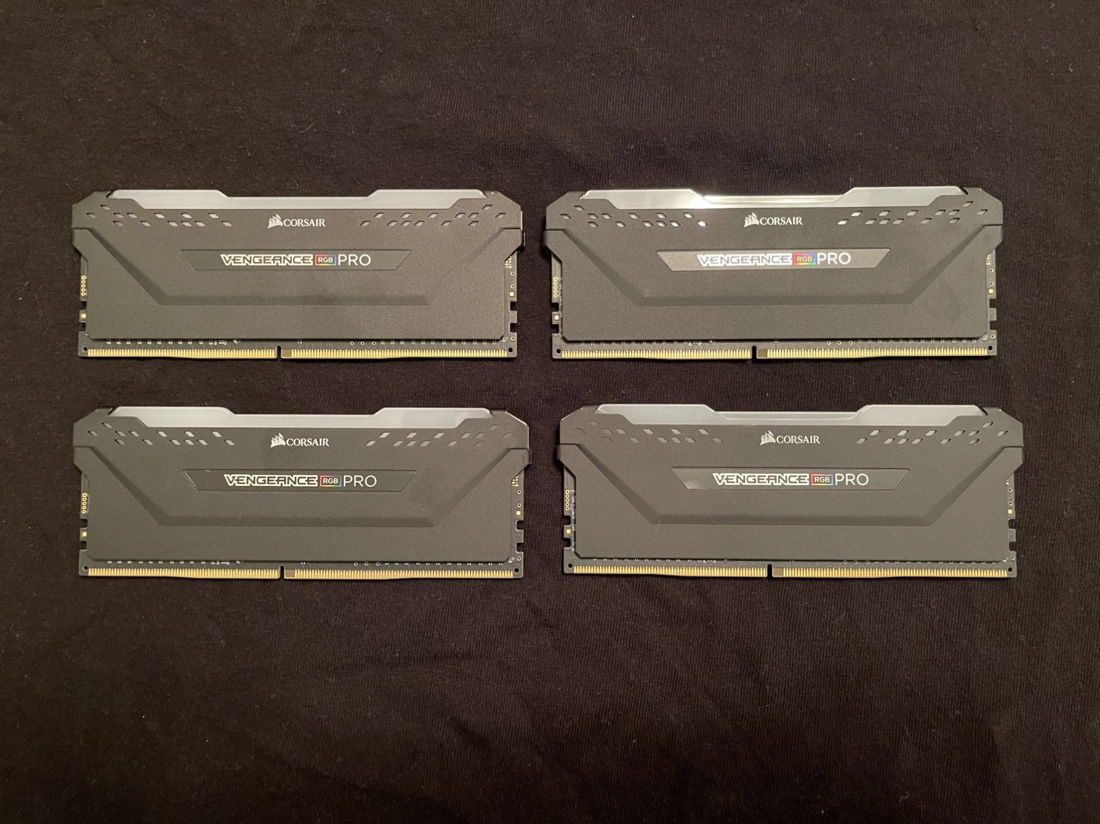 CORSAIR Vengeance RGB Pro 32GB (4x8GB) DDR4 3200 CMW32GX4M4C3200C16