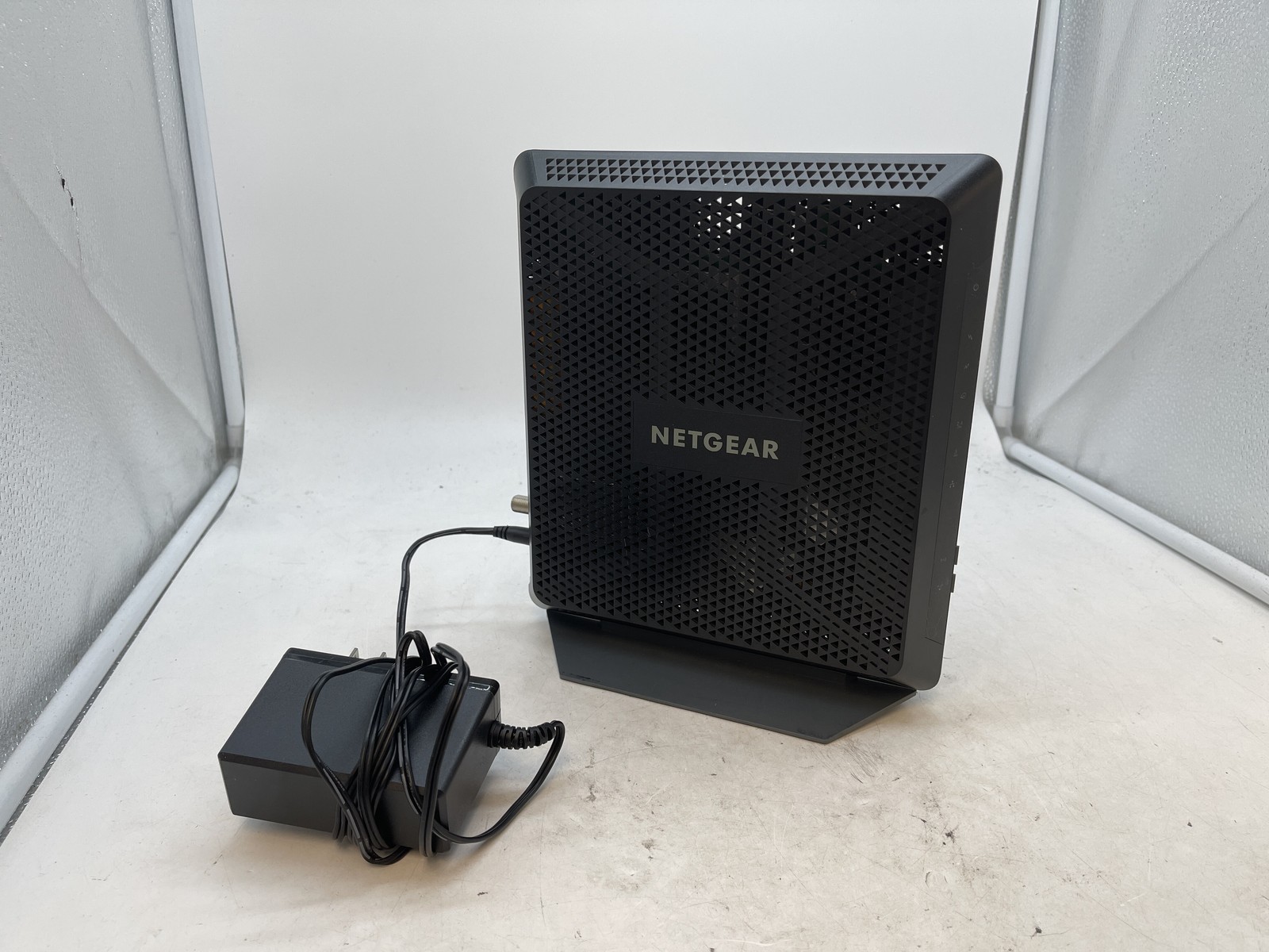 Netgear Nighthawk C7000v2 AC1900 DOCSIS 3.0 Cable Modem WiFi Router - Free S/H