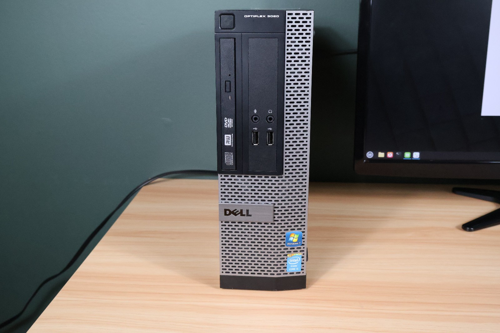 Dell Optiplex 3020 SFF Linux Mint Debian Edition i5-4570 8GB 256GB SSD Wi-FI