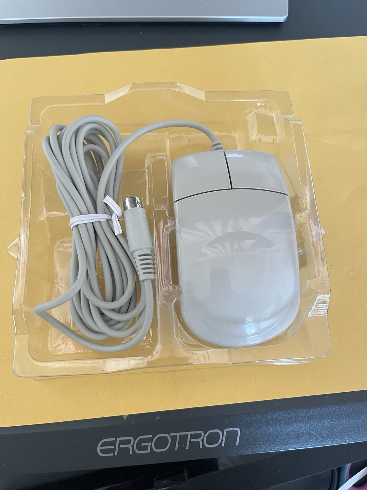 Vintage Unisys 2 Button PS/2 Mouse MSUOJ PWM-1-PS2 Beige