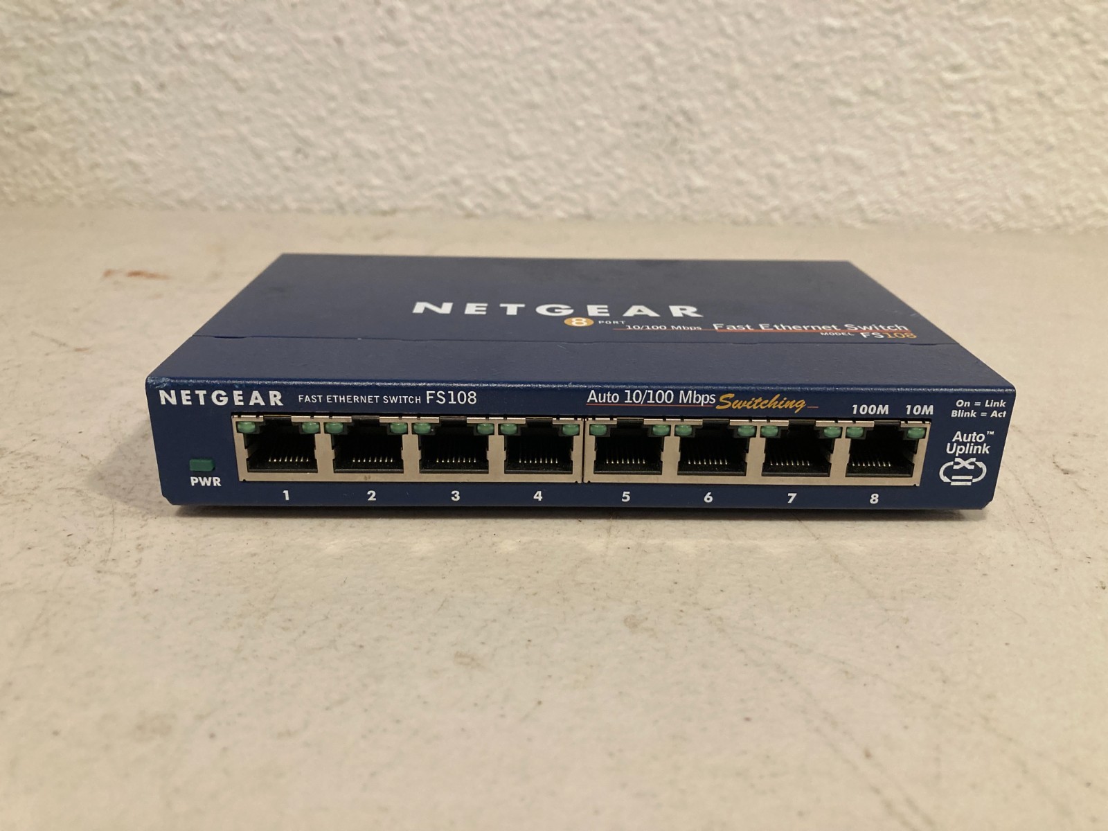 NETGEAR FS108 8-Port Fast Ethernet Switch Dark Blue