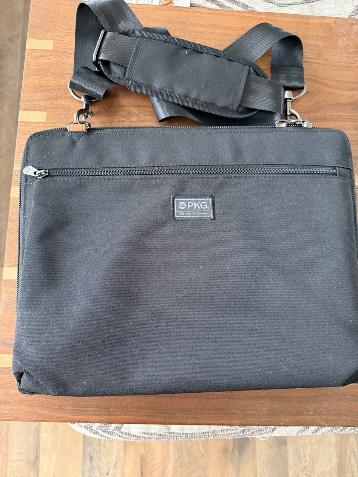 PKG Canada Black Laptop Messenger Bag Computer Briefcase Shoulder Strap 14”