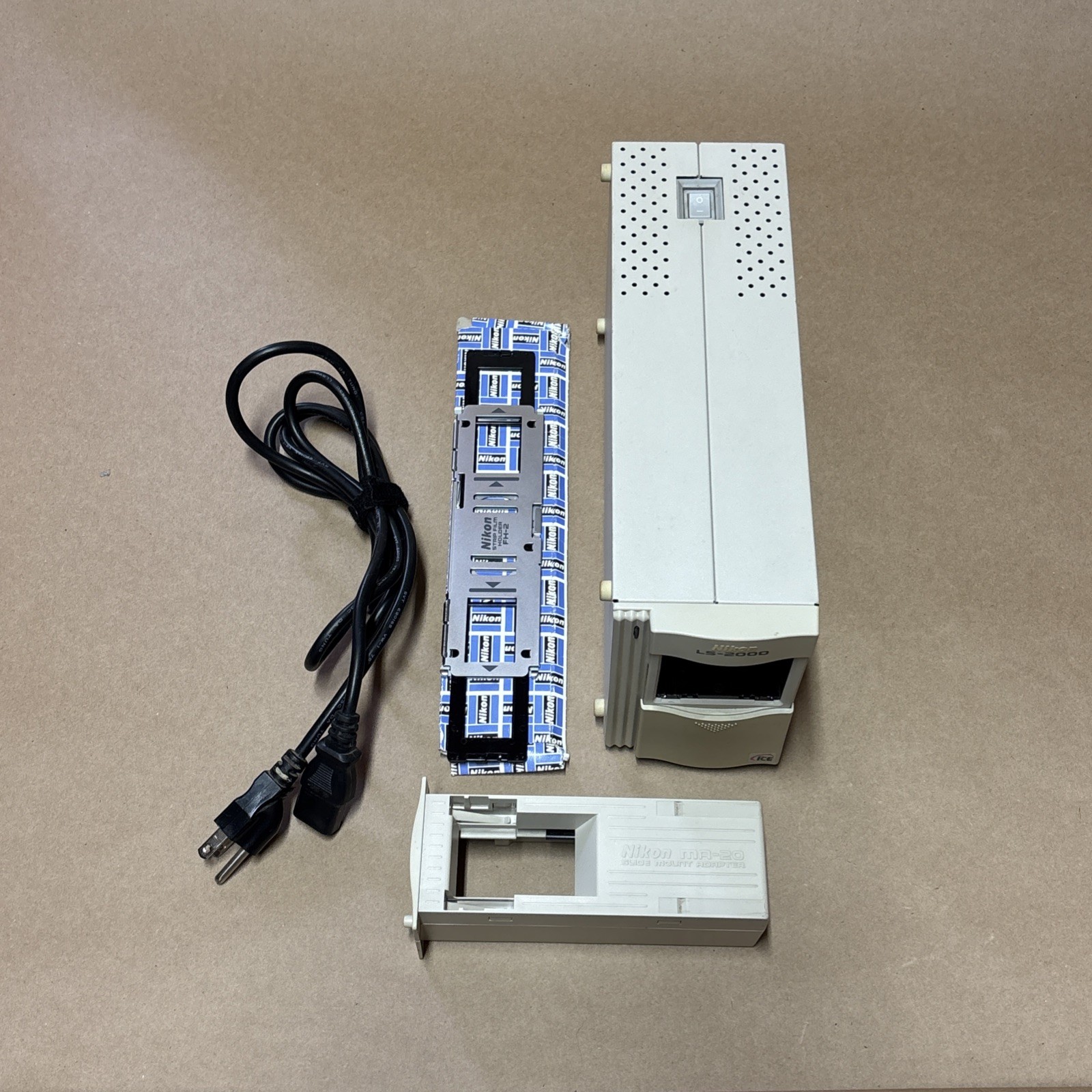 Nikon LS-2000 Super Coolscan 35mm Film Slide Scanner SCSI w/ MA20 Slide Mount Ad