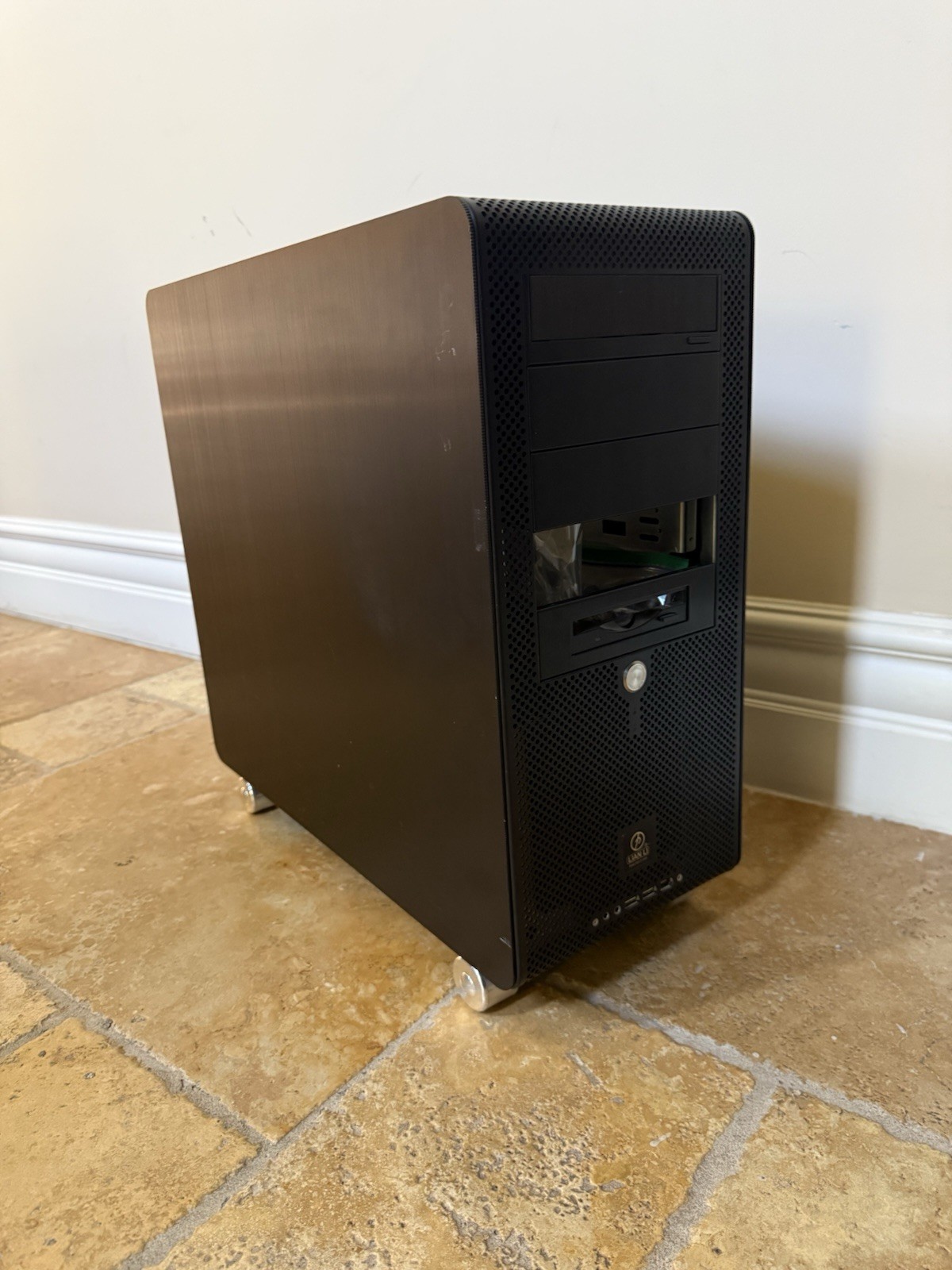 LIAN LI PC-V1000B Plus II Computer Tower Case