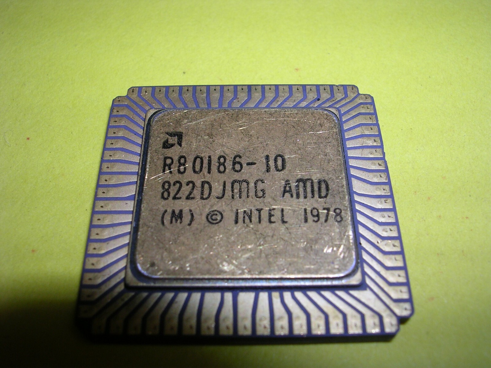 Advanced Micro Devices (AMD) R80186-10 (80186) 16-Bit Microprocessor / CPU - 2/3
