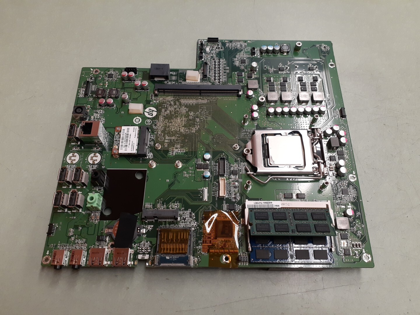 HP 200-5000 DA0ZN2MB6C0 AIO Motherboard 594299-001 REV C3L / SLBUD / 1x4GB 1x2GB