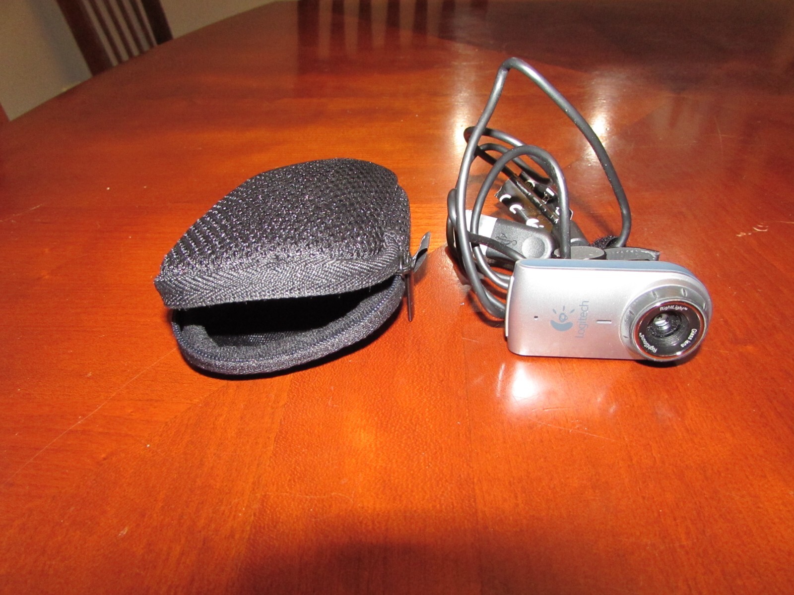 Logitech V-UBV49 Gray USB Wide-Angle Lens Digital Deluxe Quickcam with Case