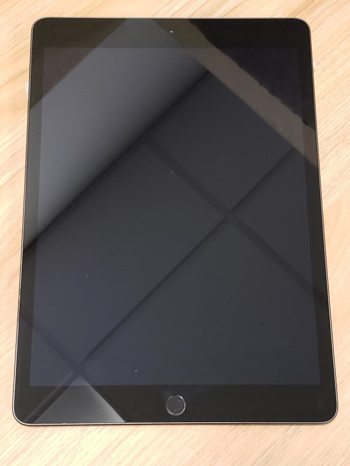 Apple iPad 7th Gen A2197 32GB Wi-Fi Space Gray Tablet