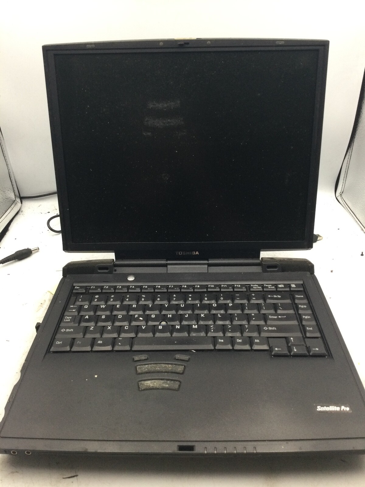 Toshiba Satellite Pro 6100 - FOR PARTS - INTEL PENTIUM 4 - 512MB RAM - READ - BB