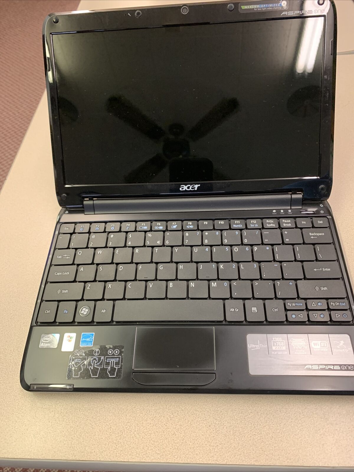 673 - Acer Aspire One Laptop  ZA3 A0751h-1885 FOR PARTS / AS-IS