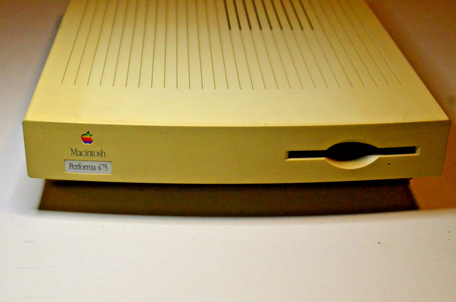 Apple Macintosh Performa/LC 475 Computer. One owner.