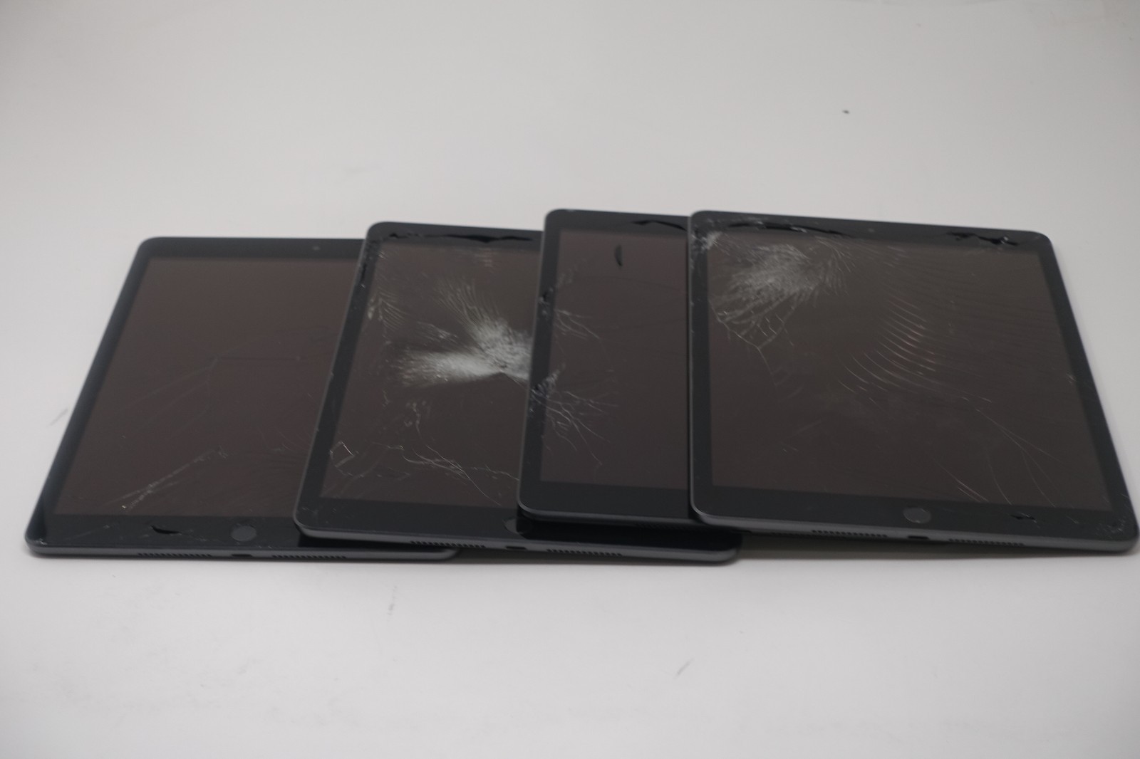 Apple iPad 9th Gen 64GB WiFi Space Gray A2602 MK2K3LL/A DEFECTIVE Lot of 4