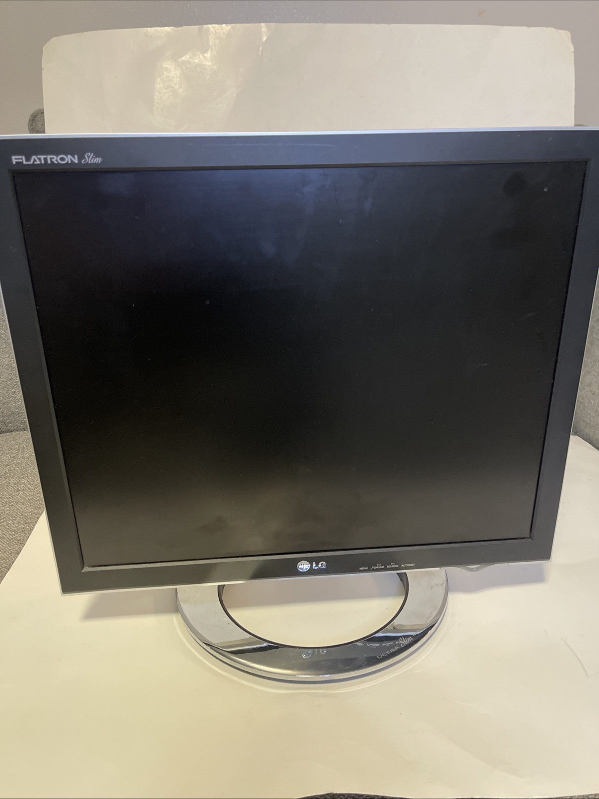 LG L1780Q Ultra Slim Innovations Flatron 17" LCD Monitor Plus Cables  Untested 