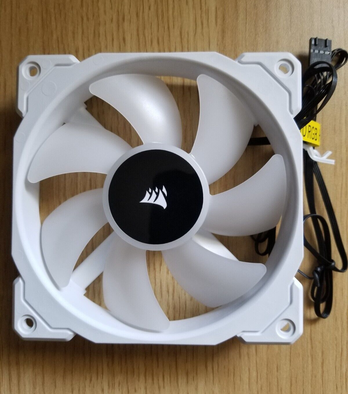 Corsair ML120 RGB 120mm PWM Fan 8 LED Series Fan iCue controlled White