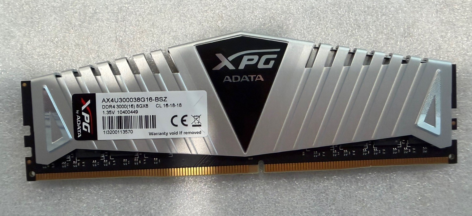 ADATA XPG 8GB RAM DDR4  AX4U266638G19-BWZ CL 16-20-20 1.35V