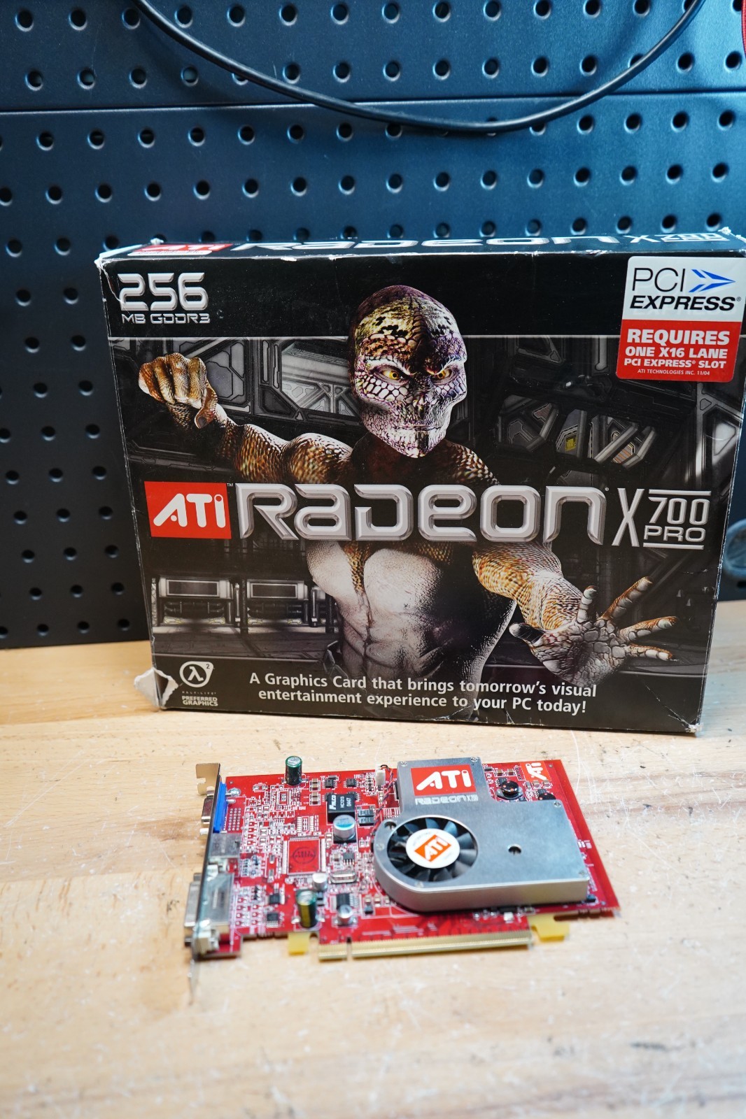 (S) ATI Radeon X700 Pro 256MB GDDR3 PCI Express Card w/ Original Box