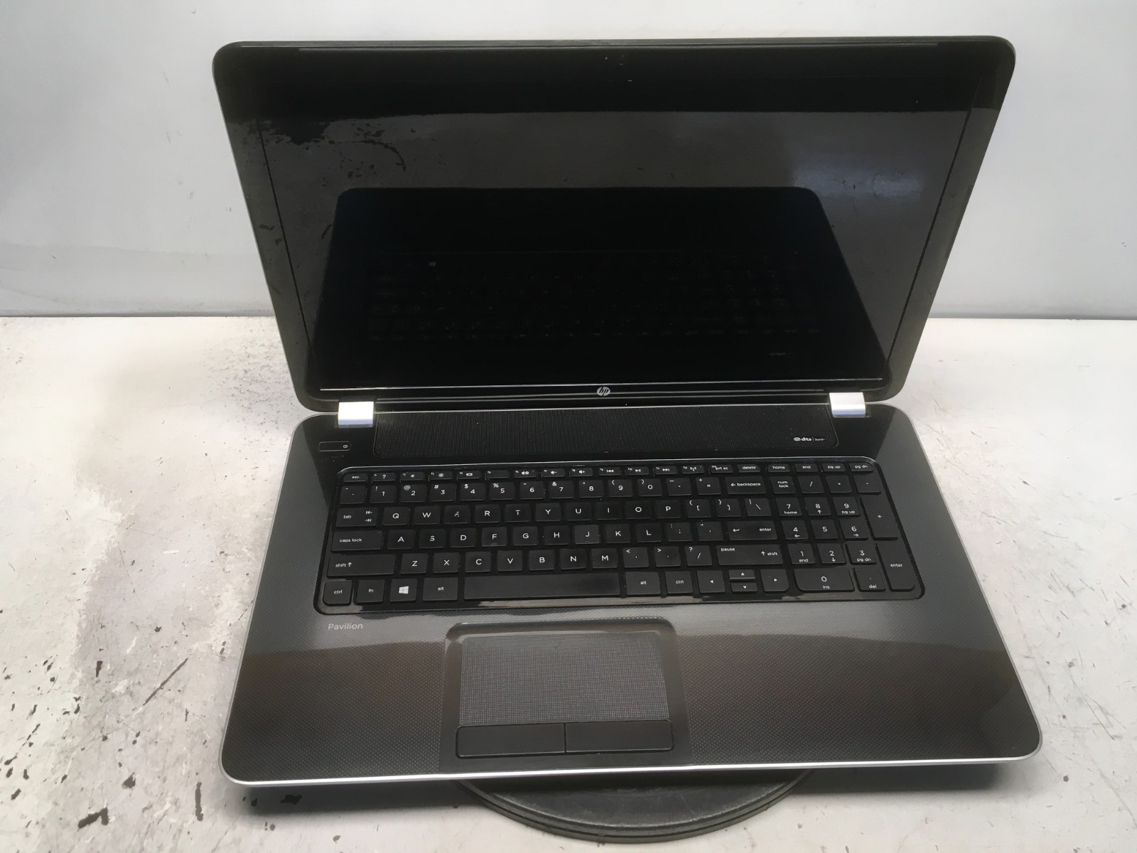 HP Pavilion 17-E117DX Intel i3-3130M 2.6GHz 4 GB NO HDD No Batt