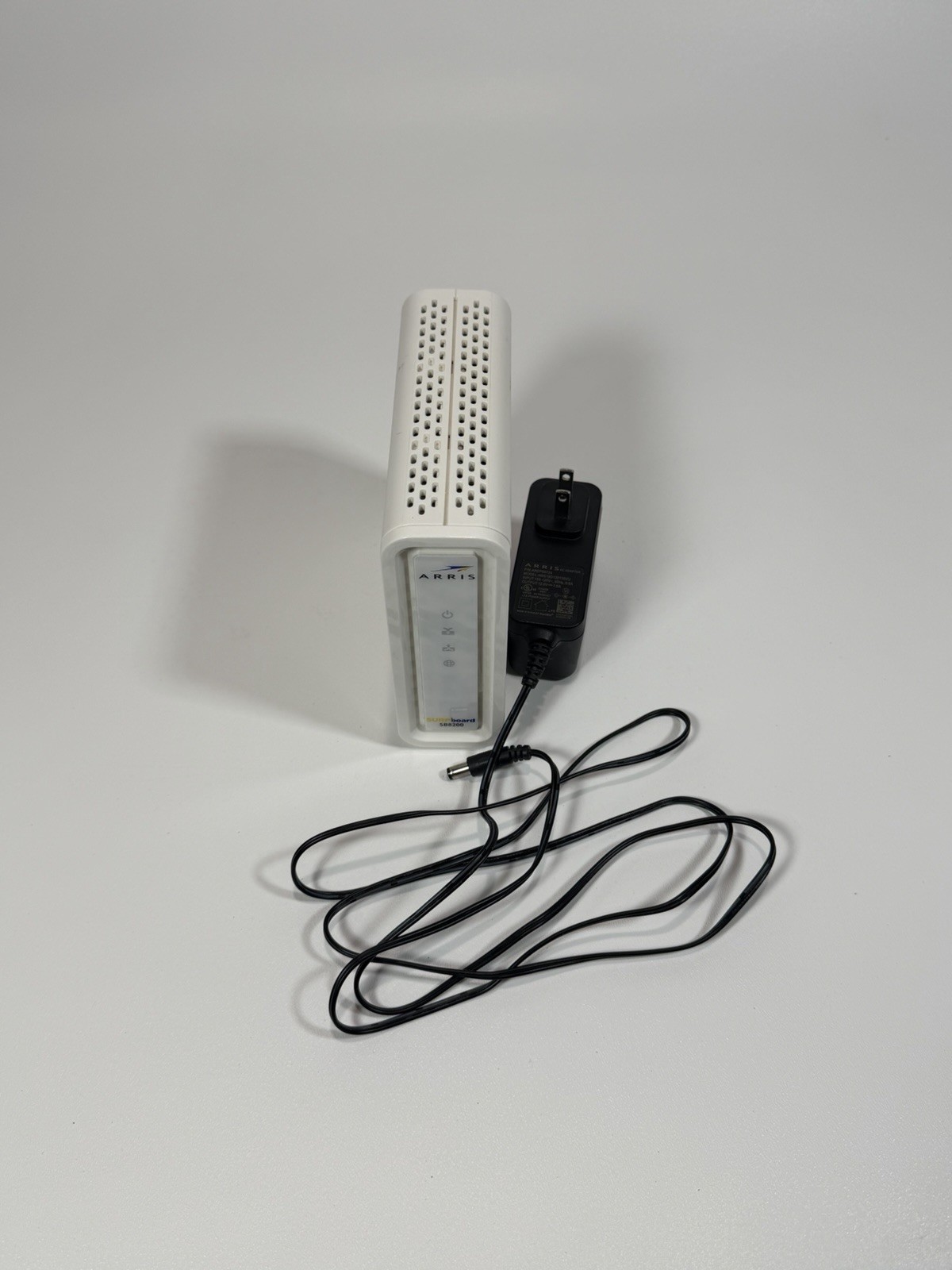 ARRIS SURFboard SB8200 DOCSIS 3.1 Cable Modem Tested Working w/ Power Adapter
