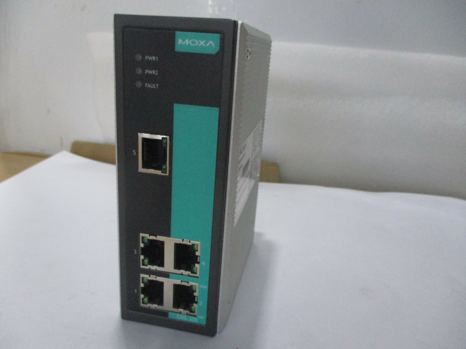 MOXA EDS-305 REV:2.2.1 ETHERDEVICE ETHERNET SWITCH MODULE