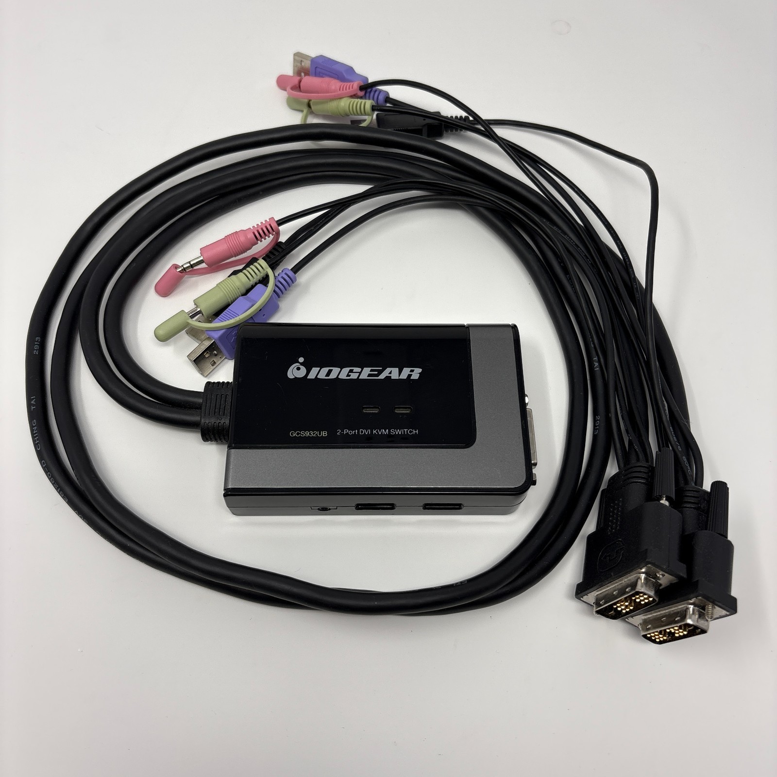 IOGEAR MiniView GCS932UB 2-Port DVI-D Audio And Mic USB External KVM Switch