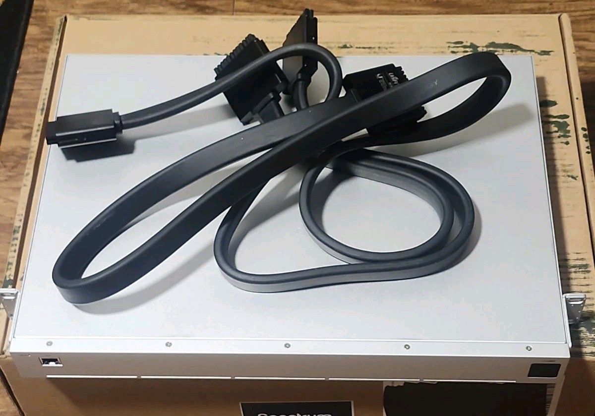 Ubiquiti UniFi SmartPower Redundant Power System USP-RPS,Reset & 2 Smart Cables
