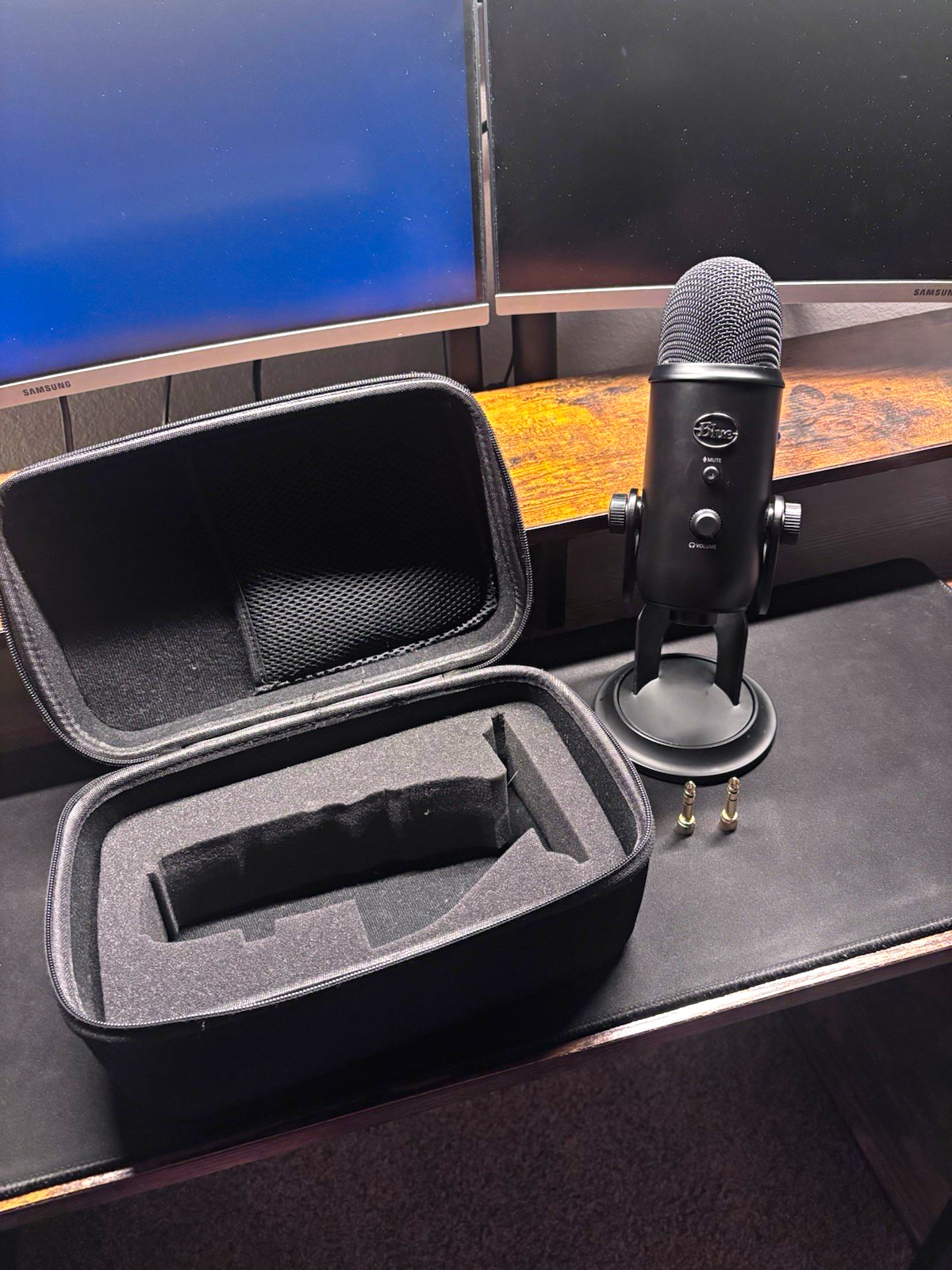 Blue Yeti Black USB Desktop Condenser Microphone w/ Stand Hard Case Mute